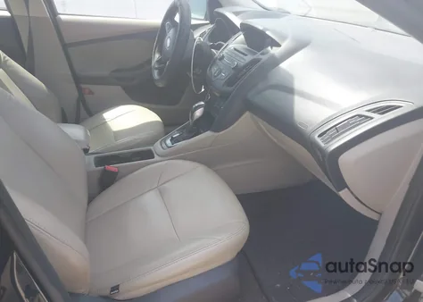 2015 Ford Focus Se z USA, uszkodzony, nr VIN 1FADP3F25FL353824